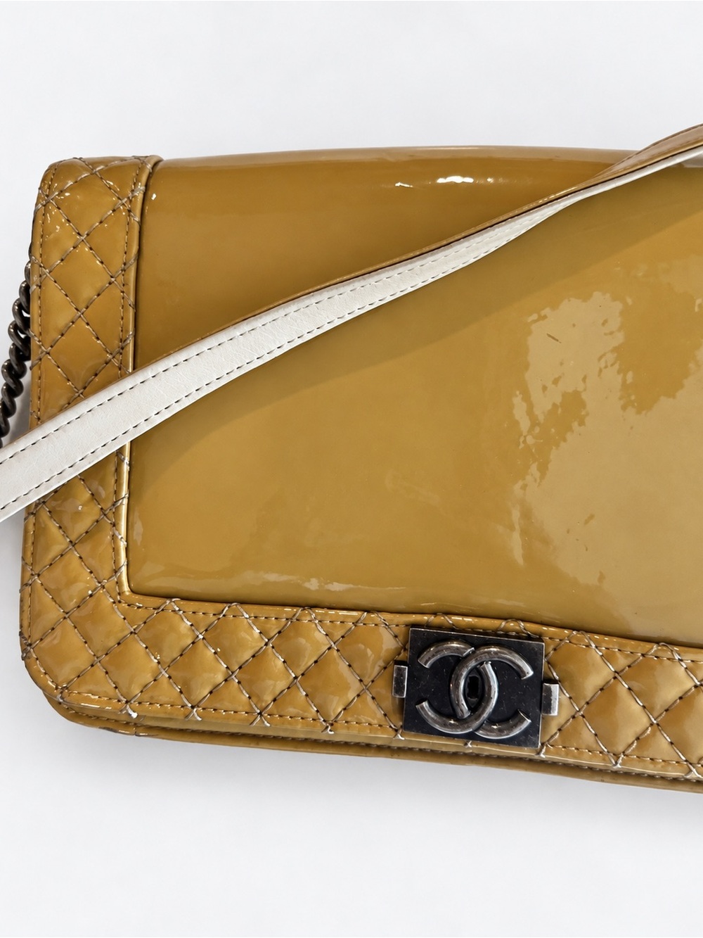 Chanel Boy Wallet on Chain WOC Patent Leather Sample Piece - Picture 3 of 12